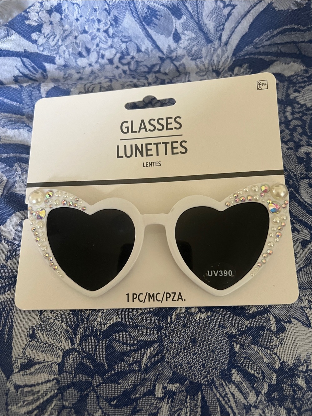 Amscan White Heart-Shaped Sunglasses with Rhinestones